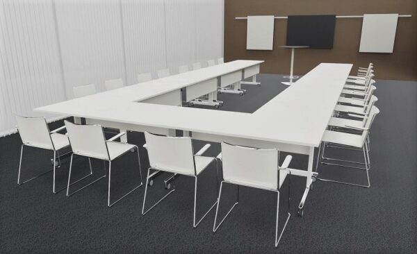 Seminar und Besprechung Ausstattung mit multifunktionalen Möbeln